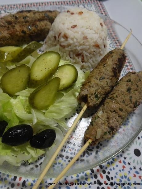 BROCHETTES DE KEFTA À LA MAROCAINE / MOROCCAN KOFTA SKEWERS / BROCHETAS DE KEFTA MARROQUÍ / الكفتة المشوية المغربية