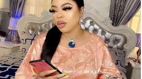 Man Bashes Bobrisky’s Car, Then Beats Him Up In Lagos (Video)