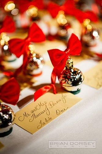 christmas wedding ideas christmas bowls with red bows
