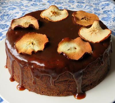 Moist & Spicy Toffee Apple Cake