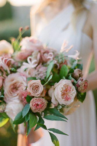 wedding colors 2019 dusty pink bouquet with roses and leaves gregfinck