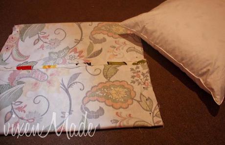 Simple Pillow Cover Tutorial