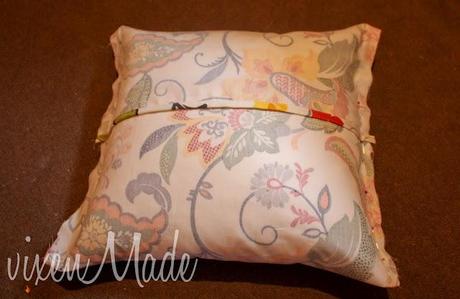 Simple Pillow Cover Tutorial