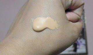 Review:: Swatch:: Oriflame Very me Peach Me Perfect Tinted Moisturizer in Dark and Light