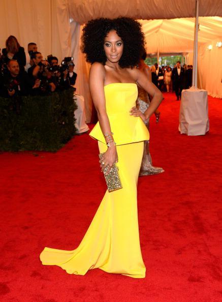 RED CARPET KINKS | Solange Rocks Big Curly Afro at the Met Gala 2012!