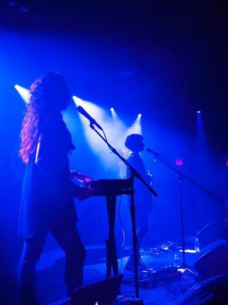 school of seven bells poisson rouge bis 19 550x733 SCHOOL OF SEVEN BELLS AND EXITMUSIC PACKED LPR [PHOTOS]