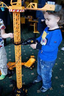 Ben fixing the crane with the drill, JCB Kids