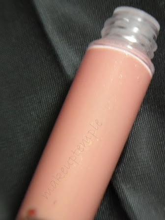 Product Reviews: Lips: Lip Gloss:L’Occitane :L’Occitane Duo Roll-on & Gloss Review & Swatches