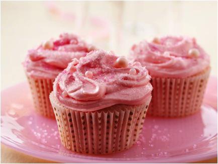 baking cupcakes in a cupcake baker