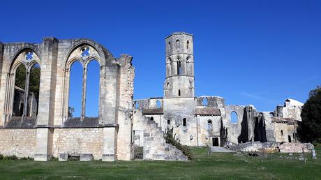 Exploring the ruins of Abbaye de la Sauve-Majeure