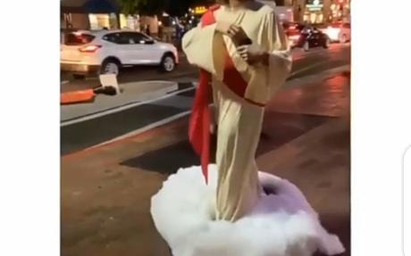 Unbelievable! Man Rocks Jesus Costume, Feeds People On The Street With Bread