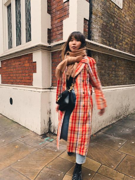 HOW TO DRESS FOR THE LONDON TUBE