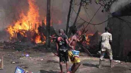 Another Major Market Tejusho On Fire In Lagos State (Video)