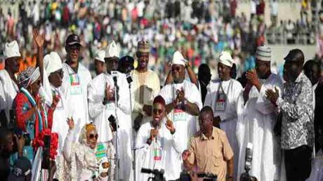 El-Rufai Kneels, Begs Kogi People To Forgive Yahaya Bello El-Rufai Kneels, Begs Kogi People To Forgive Yahaya Bello