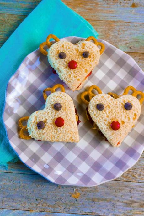 Reindeer Holiday Sandwiches with Peanut Butter