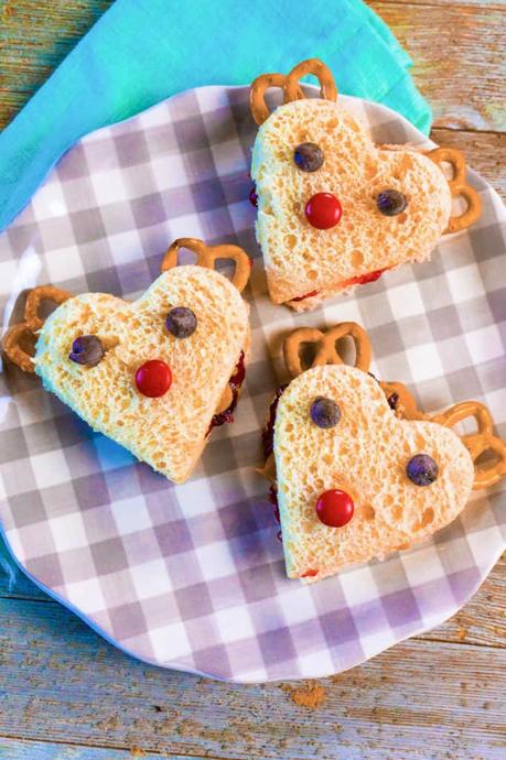 Reindeer Holiday Sandwiches with Peanut Butter