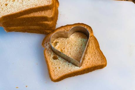 Reindeer Holiday Sandwiches with Peanut Butter