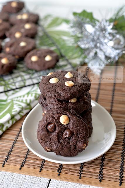 thick soft chewy dark chocolate chocolate chip cookies