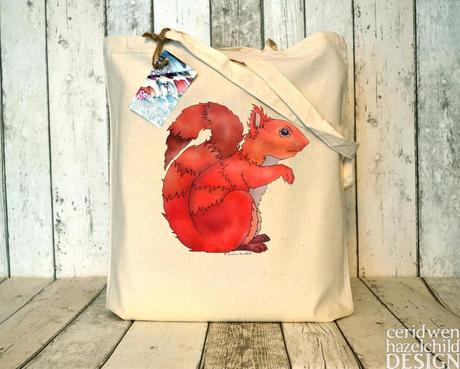 Tote bag depicting a squirrel 