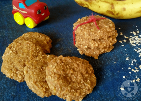 Give your older baby a different texture to taste with this healthy vegan banana oatmeal cookies recipe - also perfect for older kids!