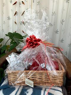 Product promotion - a party in a hamper for a  winter 'summer house'