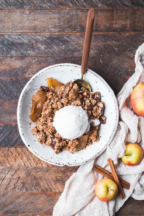 This Gluten-Free Vegan Apple Crisp will make you want seconds! With a luscious caramel apple filling and oatmeal crumble topping, this vegan holiday dessert is irresistible.