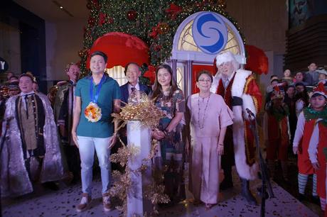 Shangri-La Plaza sparks the beginning of the season as it lights up its grand Christmas tree