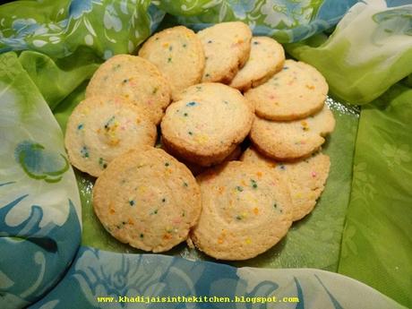 BISCUITS AUX VERMICELLES COLORÉES /FUNFETTI COOKIES / GALLETAS CON GRAGEAS DE COLORES / بيسكويت بالرشات الملونة