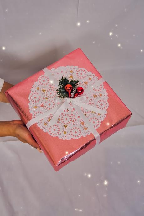 holiday gift wrapping ideas, unique gift wrapping, gift guide, influencer guide to gift wrapping, myriad musings, saumya shiohare