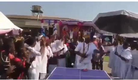 Viral Video of The Ooni of Ife Playing Table Tennis With A Girl