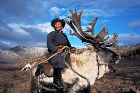 A Photographer took some seriously Amazing Photos of a lost Mongolian Tribe