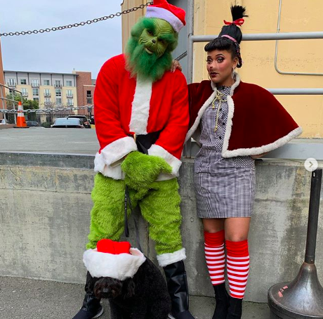 Steph & Ayesha Curry Dressed As The Grinch & Cindy Lou Who In Oakland