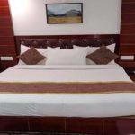 4 Star Hotels in shimla club room hotel grand white