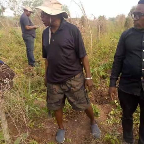 Former President, Olusegun Obasanjo Spotted Harvesting Yam In His Farm In Ogun [Photos]