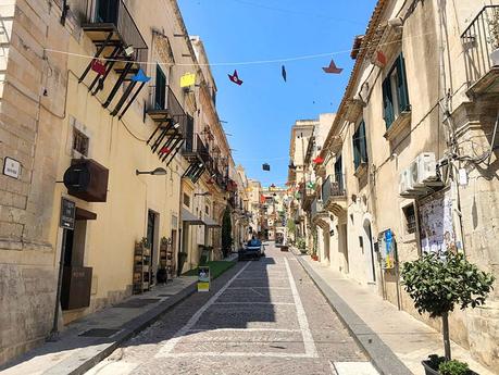 Best Places to Visit in Sicily (11 Must-See Destinations & Things to Do)