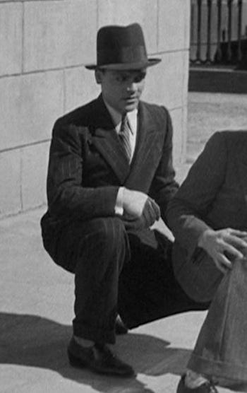 Cagney’s Chalkstripe Suit in The Public Enemy Cagney’s Chalkstripe Suit in The Public Enemy