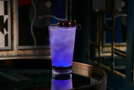 Have a light-themed cocktail at The Ivy in The Park, Canary Wharf