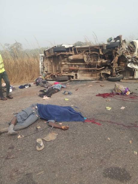 Sad! Many Crushed Dead by Dangote truck along Ogbomoso-Ilorin road [Photos]