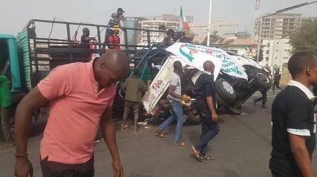 BREAKING: Many Injured As Truck Conveying PDP Protesters In Abuja Tumbles