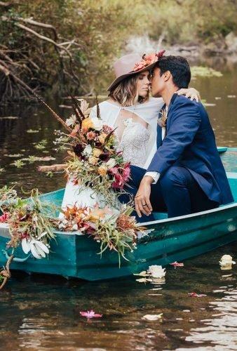 romantic photos wedding day couple in green boat carololiva photography