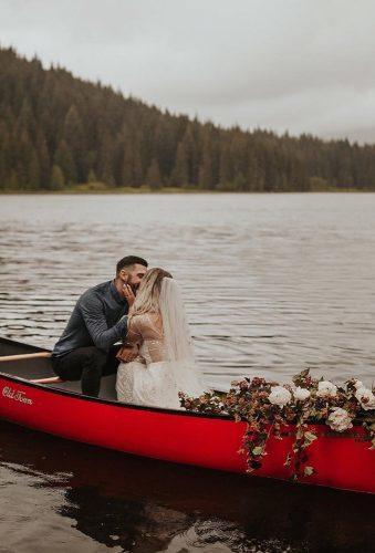 romantic photos wedding day couple in red boat dawn photo