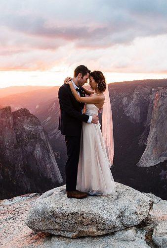 romantic photos wedding day in mountains at sunset thefoxes