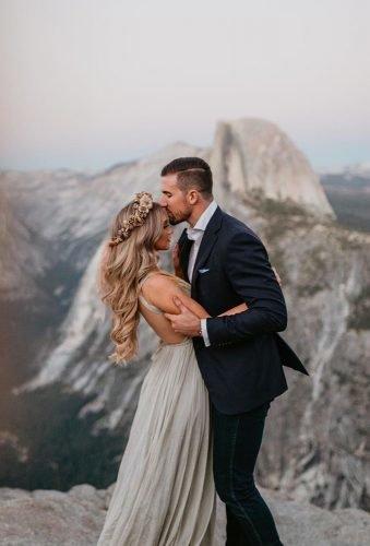 romantic photos wedding day couple in mountains meghandoering