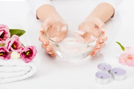 How to Take Off Acrylic Nails With Hot Water at Home