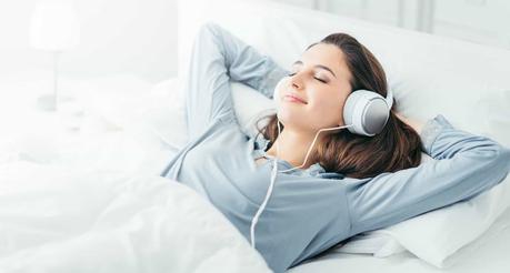 Top 8 Headphones and Earbuds for Sleeping – Our Reviews