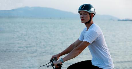 The First Fully Reflective Bike Helmet Is Gaining Ground On Indiegogo