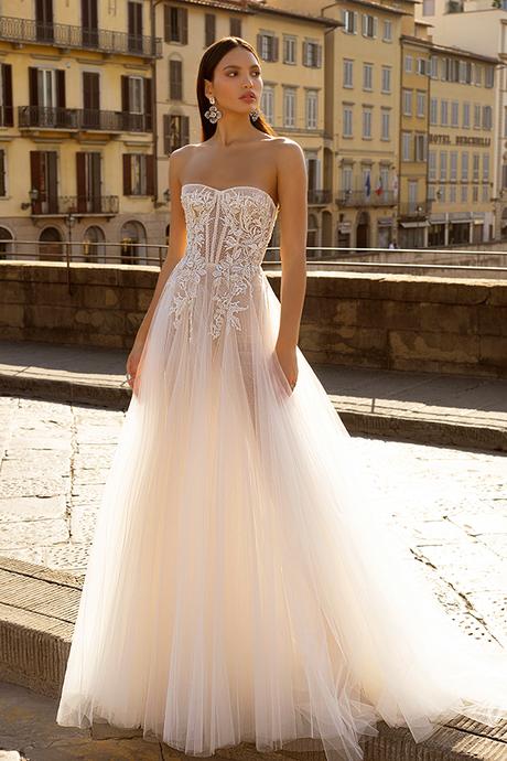 sophisticated-boho-chic-berta-wedding-gowns-muse-berta-fw-2020_03