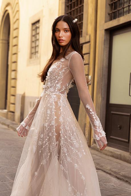 sophisticated-boho-chic-berta-wedding-gowns-muse-berta-fw-2020_04