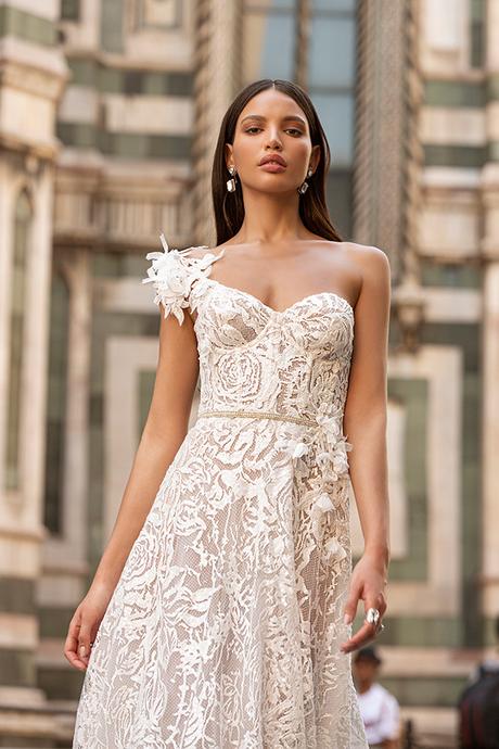 sophisticated-boho-chic-berta-wedding-gowns-muse-berta-fw-2020_11