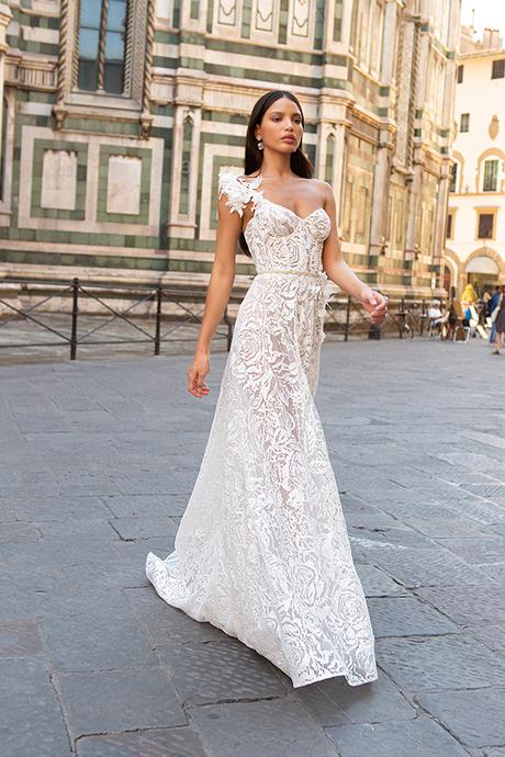 sophisticated-boho-chic-berta-wedding-gowns-muse-berta-fw-2020_08